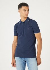 WRANGLER POLO SHIRT MĘSKA KOSZULKA POLO NAVY W7BHK4114 112324466. Niebieskie koszulki polo Wrangler, m, bez wzorów, bez kołnierzyka, bez ramiączek. Za 109.99 zł.