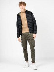 Invicta Kurtka | 4431449 | Mężczyzna | Czarny. Czarne kurtki Invicta, m, z aplikacjami, z poliamidu, bez kaptura. W wyprzedaży za 369.00 zł.