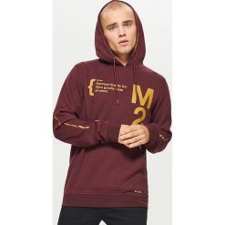 Bluza kangurka z kapturem - Bordowy. Bluzy z kapturem marki Cropp. W wyprzedaży za 79.99 zł.