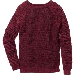 Sweter w strukturalny wzór Regular Fit bonprix bordowy melanż. Swetry nierozpinane marki bonprix. Za 49.99 zł.