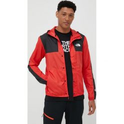 The North Face kurtka męska kolor czerwony przejściowa. Czerwone kurtki The North Face, l, bez wzorów, bez kaptura. W wyprzedaży za 339.99 zł.