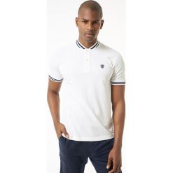 Koszulka polo w kolorze białym. Bezrękawniki marki Jimmy Sanders. W wyprzedaży za 79.95 zł.
