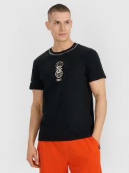 4F T-shirt regular z nadrukiem męski - czarny S. Czarne t-shirty 4F, m, bez wzorów, z bawełny, bez kołnierzyka, bez ramiączek. W wyprzedaży za 49.99 zł.