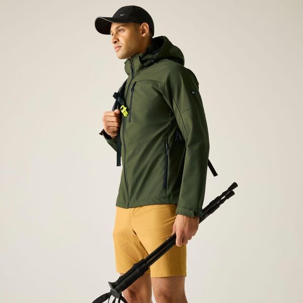 Męska wodoodporna kurtka softshell Arana z kapturem. Zielone kurtki Regatta, m, bez wzorów, z elastanu, z kapturem. Za 329.99 zł.