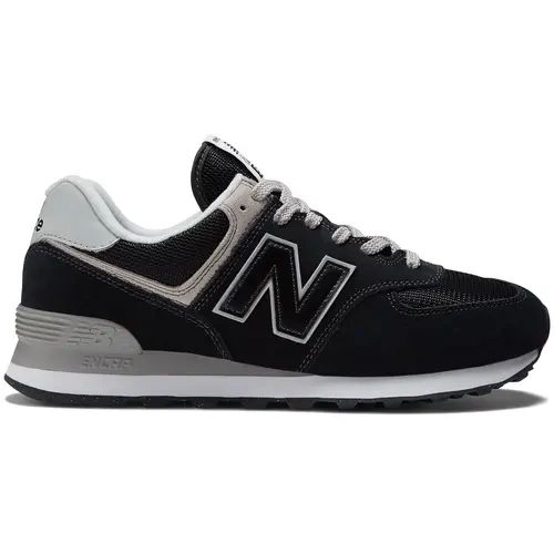 New Balance ML574EVB Sneakersy męskie czarne. Czarne buty sportowe casual New Balance, bez wzorów, bez zapięcia. W wyprzedaży za 399.20 zł.