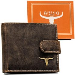 Duży skórzany portfel męski z zatrzaskiem - Buffalo Wild. Brązowe portfele BUFFALO WILD, bez wzorów, z nubiku. Za 51.99 zł.