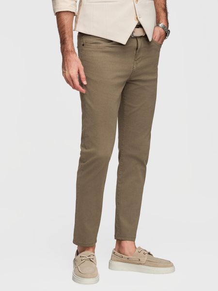 Spodnie męskie chino o dopasowanym kroju - oliwkowe V3 - Rozmiar: L. Zielone eleganckie spodnie Ombre Clothing, do pracy, l, z bawełny, biznesowe. W wyprzedaży za 328.99 zł.