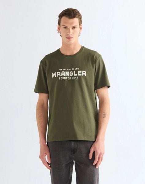 MĘSKA KOSZULKA WRANGLER GRAPHIC TEE DEEP DEPTHS 112387012. T-shirty Wrangler, m, bez wzorów, bez kołnierzyka, bez ramiączek. Za 129.99 zł.