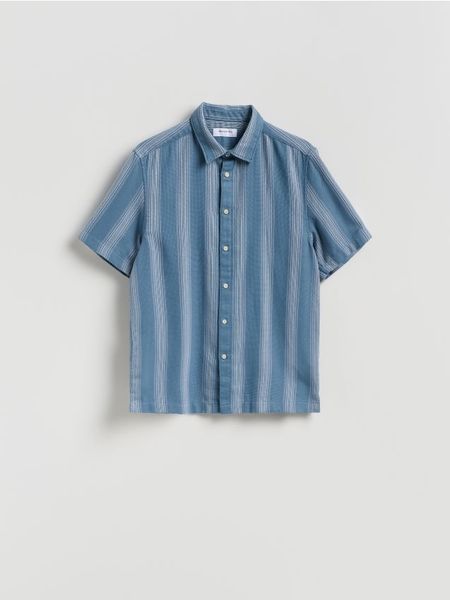 Strukturalna koszula comfort - jasnoniebieski. Niebieskie koszule Reserved, l, bez wzorów, z bawełny, bez kołnierzyka, bez ramiączek. Za 139.99 zł.