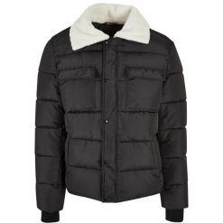 Kurtka puchowa z kołnierzem Sherpa Urban Classics. Czarne kurtki Urban Classics, m, bez wzorów, z materiału, bez kaptura. Za 424.95 zł.