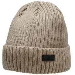 Męska czapka 4F H4Z22 jasny brąz. Brązowe czapki zimowe 4F, bez wzorów, z materiału. Za 47.99 zł.