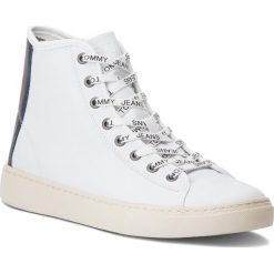Sneakersy TOMMY JEANS - Light Leather Mid EM0EM00104 White 100. Buty sportowe casual marki Tommy Jeans. W wyprzedaży za 279.00 zł.