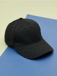 Czapka z daszkiem - czarny. Czarne czapki z daszkiem Sinsay, bez wzorów. Za 25.99 zł.