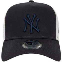 Czapka Męska League Essential New York Yankees Trucker Cap. Białe czapki z daszkiem New Era, bez wzorów. Za 199.99 zł.