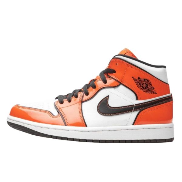 Buty do chodzenia męskie Nike Air Jordan 1 Mid SE. Białe buty do koszykówki Nike, za kostkę, bez zapięcia, do koszykówki, nike air jordan. Za 918.00 zł.