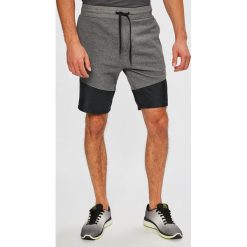 Under Armour - Szorty. Krótkie spodenki sportowe marki WED'ZE. W wyprzedaży za 179.90 zł.