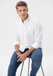 Koszula z długim rękawem K-UPLO. Białe koszule Volcano, m, bez wzorów, z bawełny, bez kołnierzyka, bez ramiączek. Za 149.99 zł.