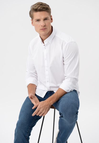 Koszula z długim rękawem K-UPLO. Białe koszule Volcano, m, bez wzorów, z bawełny, bez kołnierzyka, bez ramiączek. Za 149.99 zł.