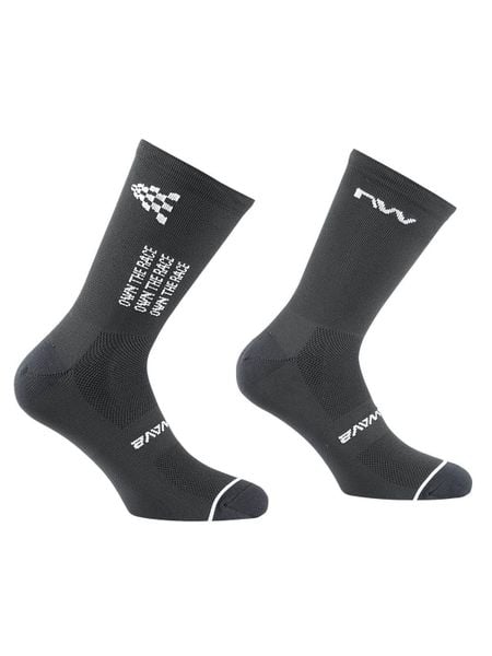 Skarpety rowerowe NORTHWAVE Own The Race Sock czarny. Czarne skarpety Northwave, bez wzorów, z dzianiny. Za 39.00 zł.