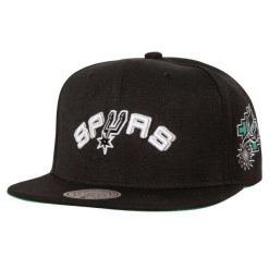 Czapka z daszkiem do koszykówki Mitchell & Ness NBA San Antonio Spurs czarna. Czarne czapki z daszkiem Mitchell & Ness, na jesień, bez wzorów. Za 179.00 zł.