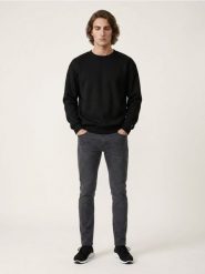 Bluza crewneck basic z domieszką bawełny - czarny. Czarne bluzy bez kaptura Sinsay, l, bez wzorów, z bawełny, bez kaptura. Za 29.99 zł.