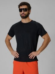 4F Koszulka treningowa regular szybkoschnąca męska - czarna XXL. Czarne t-shirty 4F, m, bez wzorów, z materiału, bez kołnierzyka, bez ramiączek. Za 129.99 zł.