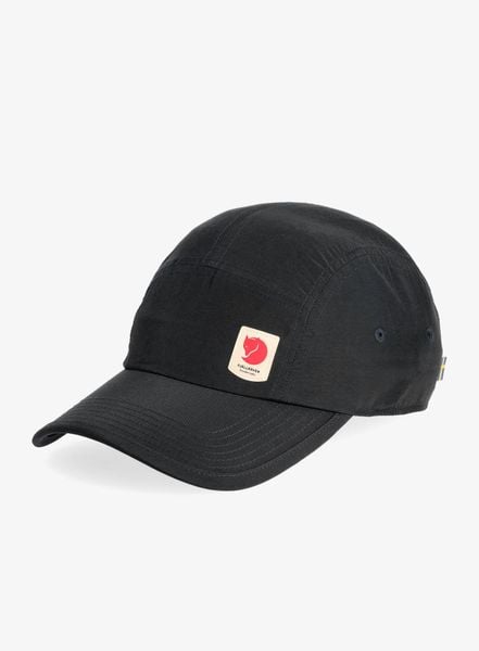 Czapka z daszkiem Fjallraven High Coast Wind Cap. Czarne czapki z daszkiem Fjällräven, bez wzorów, z materiału. Za 180.29 zł.