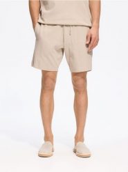 Dresowe szorty regular fit - beżowy. Brązowe krótkie spodenki sportowe Reserved, l, bez wzorów, z bawełny. Za 89.99 zł.