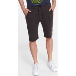 SZORTY MĘSKIE Z MELANŻOWEJ DZIANINY. Szorty marki TOP SECRET. W wyprzedaży za 29.99 zł.