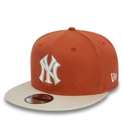 Czapka z daszkiem New Era. Brązowe czapki z daszkiem New Era, bez wzorów. Za 199.99 zł.