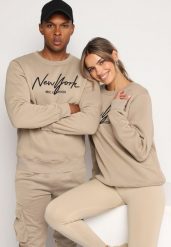 Ciemnobeżowa Bluza z Dodatkiem Bawełny z Haftowanym Napisem Wykończona Polarem Feladela. Brązowe bluzy Born2be, m, bez wzorów, z bawełny, bez kaptura. W wyprzedaży za 50.99 zł.