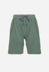 Zielone Dresowe Szorty Bermudy z Ozdobnymi Przeszyciami Nitarria. Zielone krótkie spodenki sportowe Born2be, l, bez wzorów, z dresówki. W wyprzedaży za 46.74 zł.