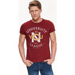 T-SHIRT MĘSKI Z NADRUKIEM. T-shirty marki TOP SECRET. W wyprzedaży za 19.99 zł.