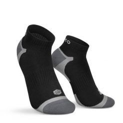 Krótkie skarpety turystyczno-trekkingowe unisex Loerie. Czarne skarpety SIROKO, bez wzorów. W wyprzedaży za 55.00 zł.