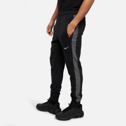 Spodnie Dresowe Męskie Nike Sportswear Fleece Jogger. Czarne joggery i bojówki Nike, m, bez wzorów, z dresówki. Za 176.00 zł.