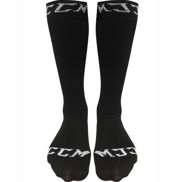 Skarpety hokejowe dla dorosłych CCM Hockey Socks Basic Black. Czarne skarpety CCM, bez wzorów, z bawełny. Za 56.99 zł.