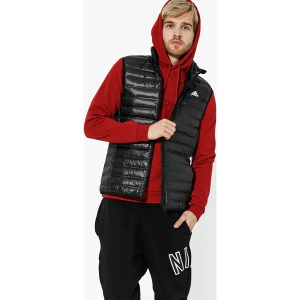 Adidas Kurtka Varilite Vest Blk , czarny, rozmiar XL. Czarne kurtki Adidas, m, bez wzorów, z materiału, bez kaptura. W wyprzedaży za 229.99 zł.