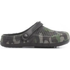 Czarne Klapki Pushing. Czarne klapki marki Born2be. Za 39.99 zł.