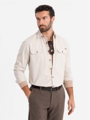 Męska bawełniana koszula REGULAR FIT z kieszeniami zapinanymi na guziki - kremowa V1 - Rozmiar: S. Białe koszule Ombre Clothing, m, bez wzorów, z bawełny, bez kołnierzyka, bez ramiączek. W wyprzedaży za 69.99 zł.