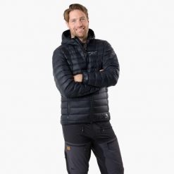 Kurtka puchowa Turystyka Męska Swedemount Himalaya Hood Odporna na wiatr. Czarne kurtki SWEDEMOUNT, m, bez wzorów, z puchu, bez kaptura. Za 599.99 zł.