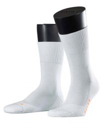 Skarpety sportowe Falke. Białe skarpetki sportowe Falke, bez wzorów, z materiału. Za 119.50 zł.