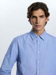 Koszula regular fit w paski - jasnoniebieski. Niebieskie koszule Reserved, l, bez wzorów, z bawełny, bez kołnierzyka, bez ramiączek. Za 129.99 zł.