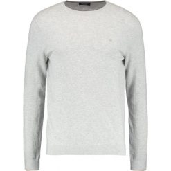 Calvin Klein SAUL CREW NECK Sweter grey. Swetry rozpinane marki CALVIN KLEIN, z bawełny. W wyprzedaży za 404.10 zł.