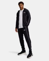 Under Armour UA EMEA TRACKSUIT NOVELTY Komplet dresowy męski. Czarne komplety dresowe Under Armour, m, bez wzorów, z dresówki, bez ramiączek. Za 249.99 zł.