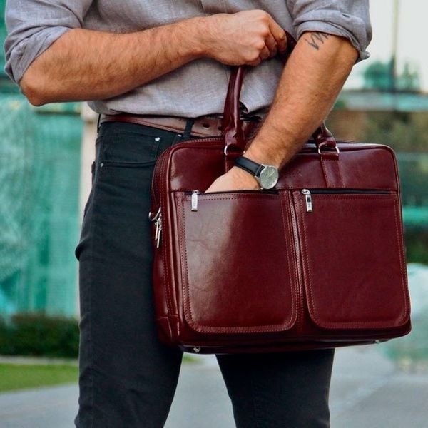 Torba skórzana na ramię, laptopa SOLIER burgundowa. Czerwone torby na laptopa Solier. Za 536.99 zł.