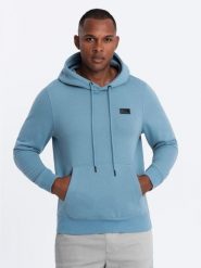 Męska dresowa bluza kangurka z kapturem i metalowym pinem – błękitna V4 - Rozmiar: L. Niebieskie bluzy Ombre Clothing, l, bez wzorów, z bawełny, z kapturem. W wyprzedaży za 89.99 zł.