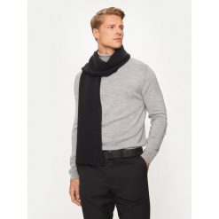 Zestaw Szalik i Czapka HUGO. Czarne czapki zimowe Hugo, bez wzorów. Za 389.99 zł.