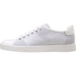 Calvin Klein IYLER Sneakersy niskie white. Buty sportowe casual marki CALVIN KLEIN. Za 419.00 zł.
