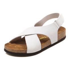 Skórzane sandały w kolorze białym. Sandały marki Comfortfüße. W wyprzedaży za 209.95 zł.