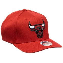 Czapka Chicago Bulls Ground 2.0 Stretch. Czerwone czapki z daszkiem Mitchell & Ness, bez wzorów. Za 181.00 zł.